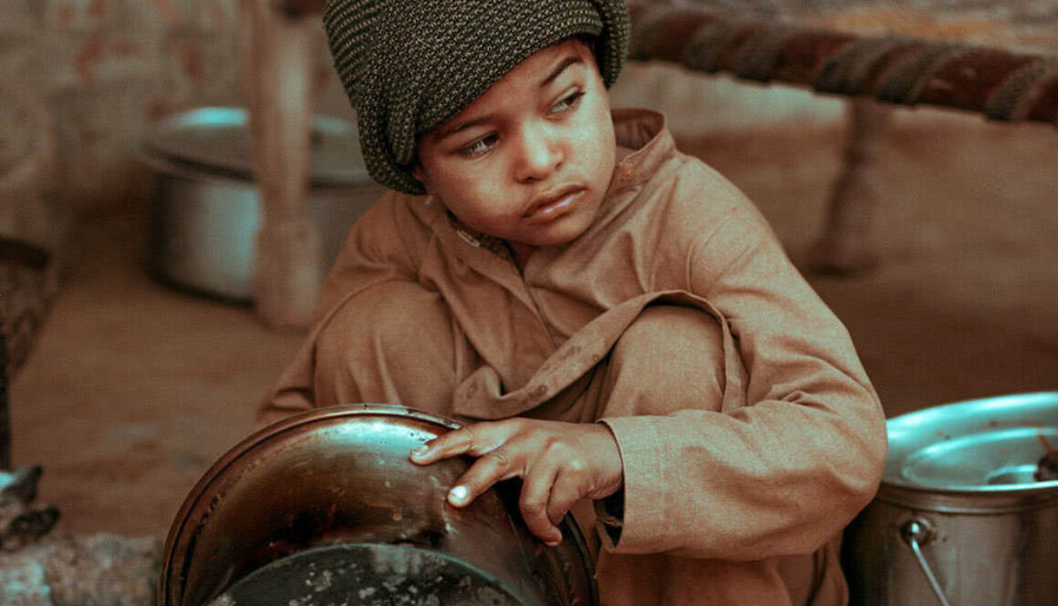 kids-washing-dish